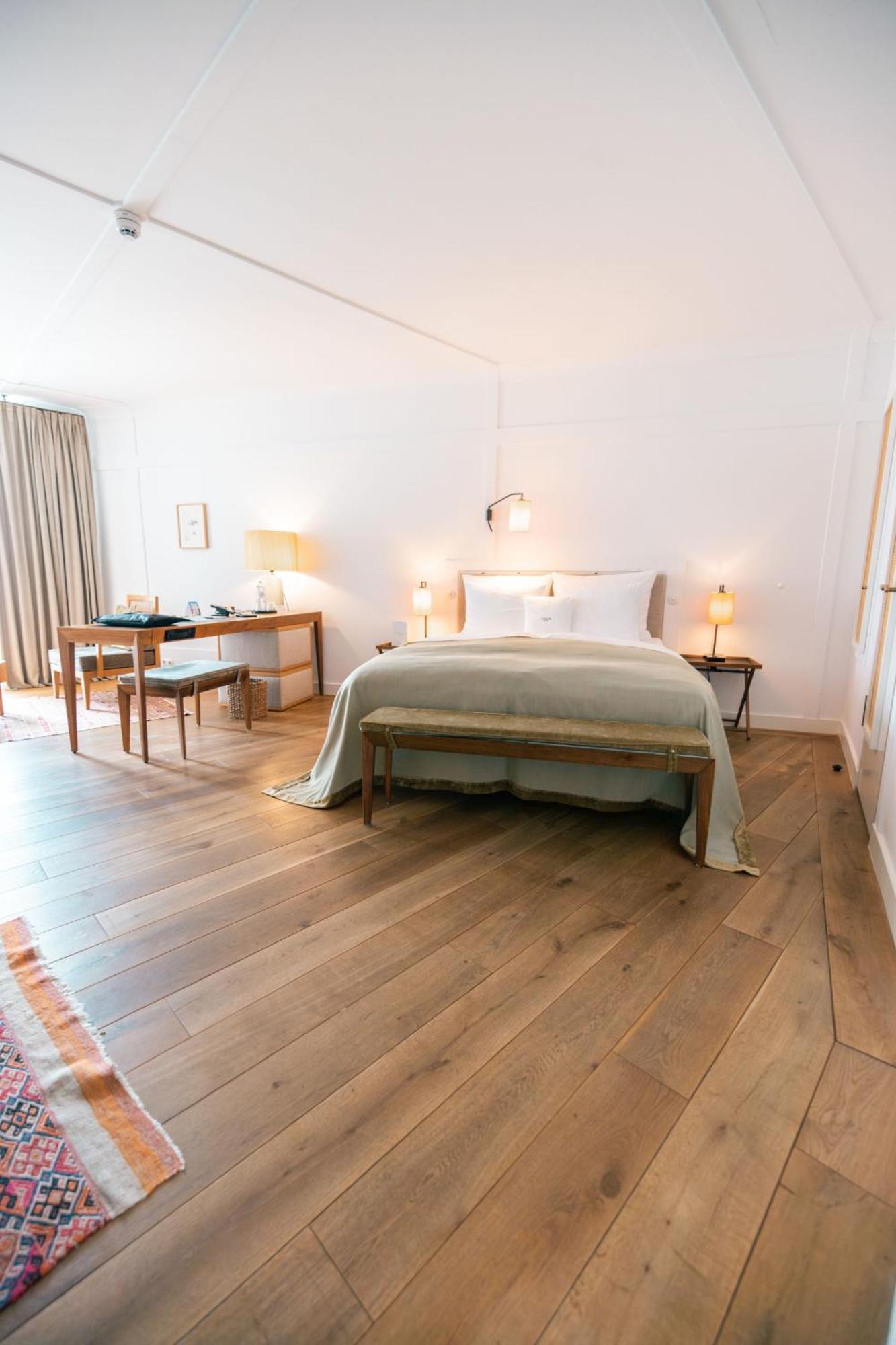 Louis Hotel